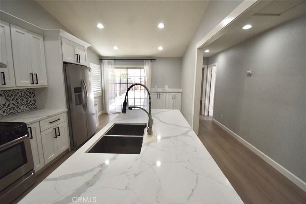 12257 Hythe St - Photo 5 of 24