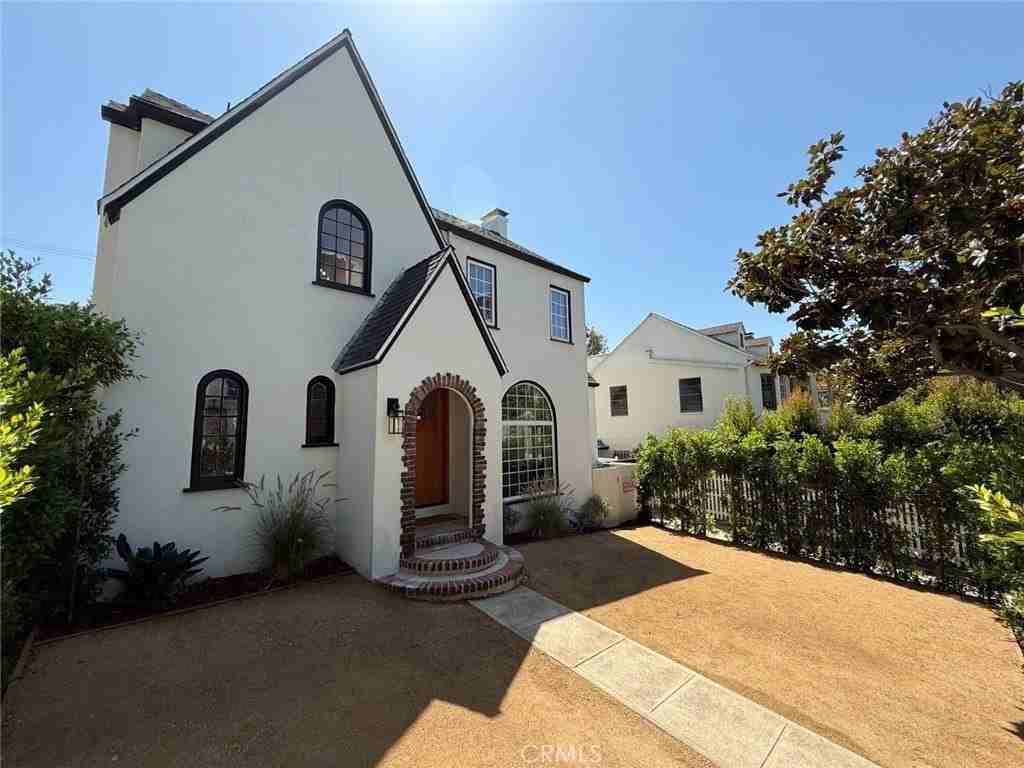 1012 Cory Ave - Photo 5 of 50