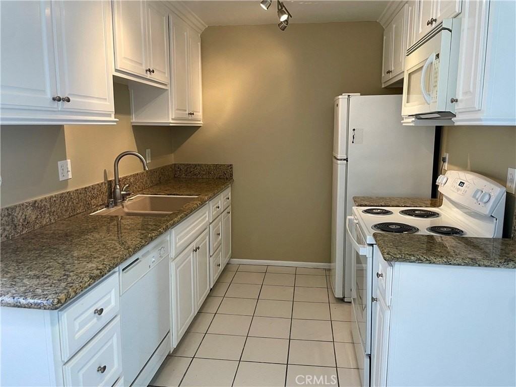 1000 W Macarthur Blvd #87 - Photo 2 of 37