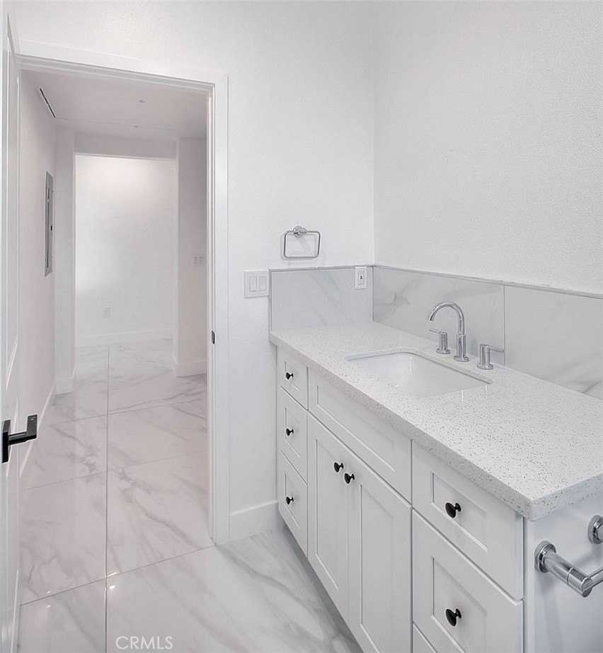 7341 9th St #5 - Photo 3 of 33