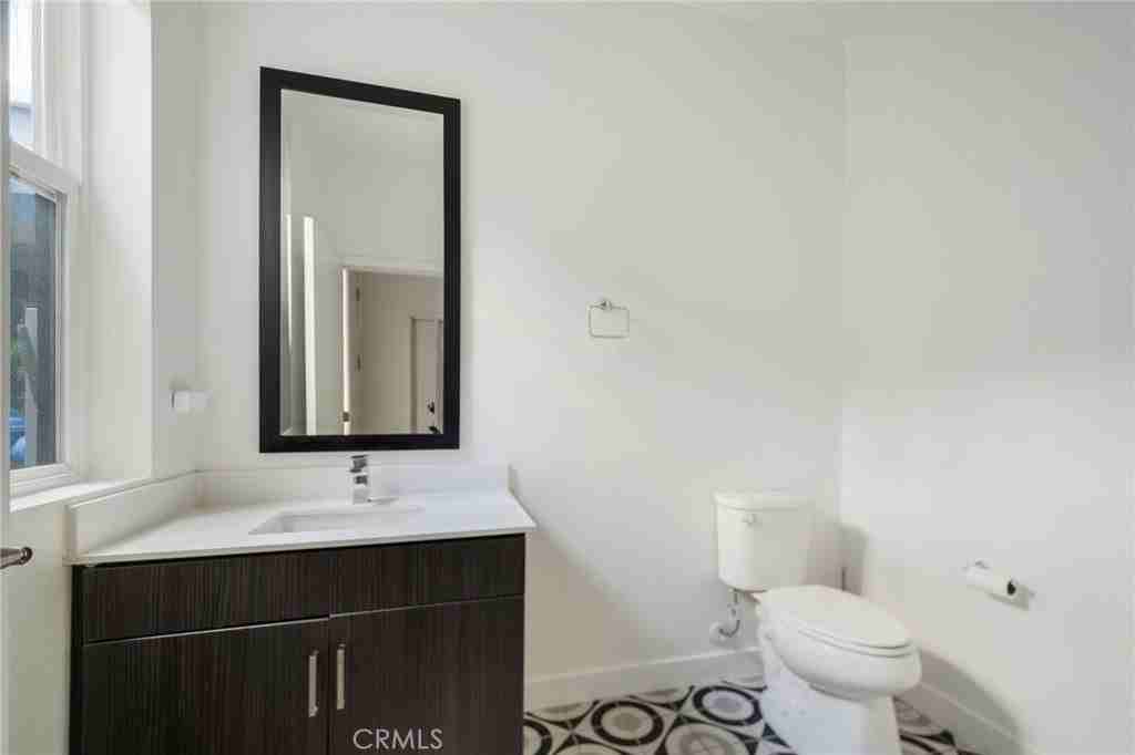 229 Elm Ave - Photo 5 of 21