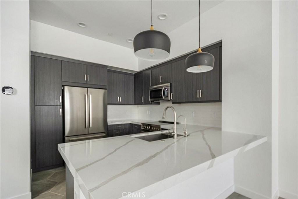 229 Elm Ave - Photo 6 of 21