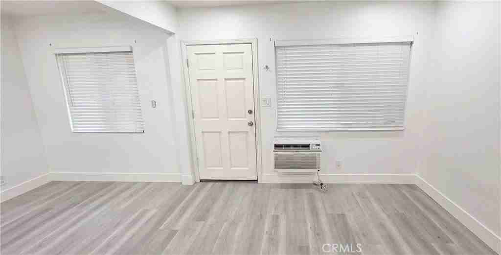 10527 Western Ave #3 - Photo 4 of 31