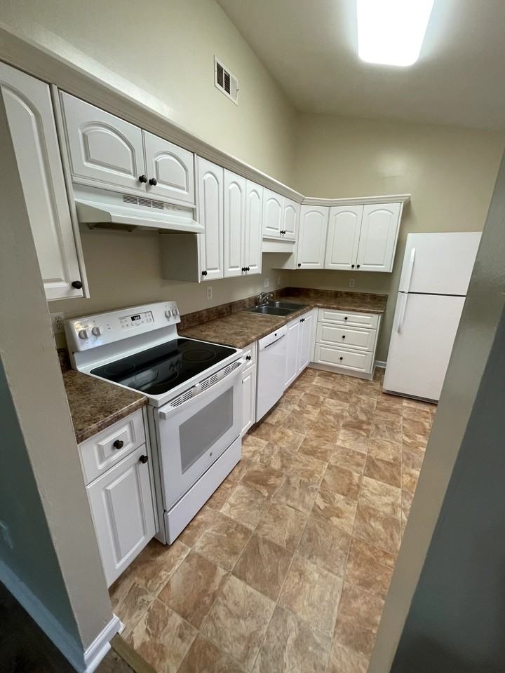 2817 Ridgecrest Dr #1 - Photo 6 of 20