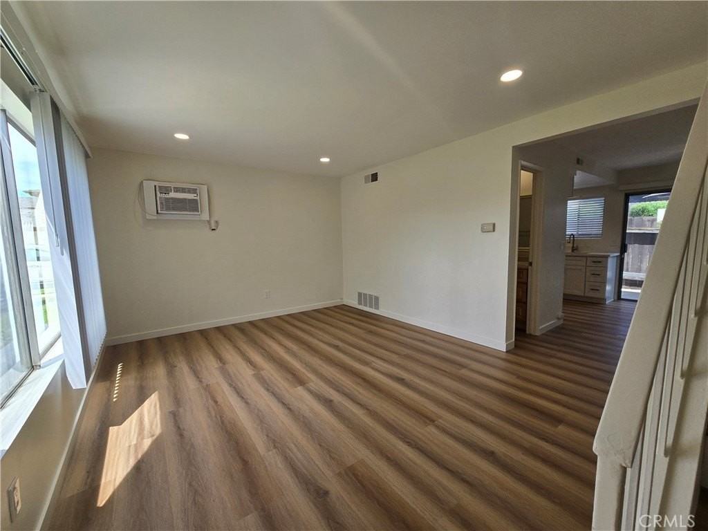 160 Greentree Ln - Photo 3 of 16