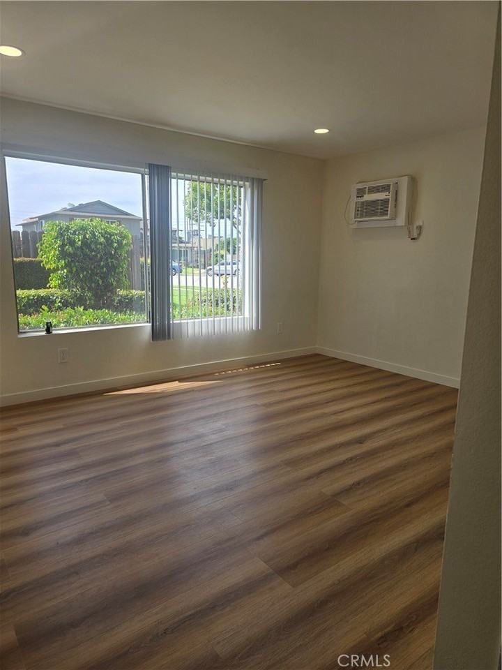 160 Greentree Ln - Photo 4 of 16