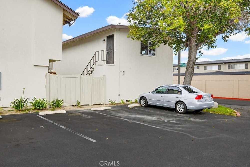 11068 El Amarillo Ave - Photo 4 of 26