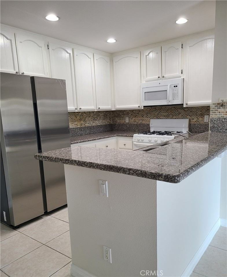 19041 Rockwood Dr - Photo 2 of 15