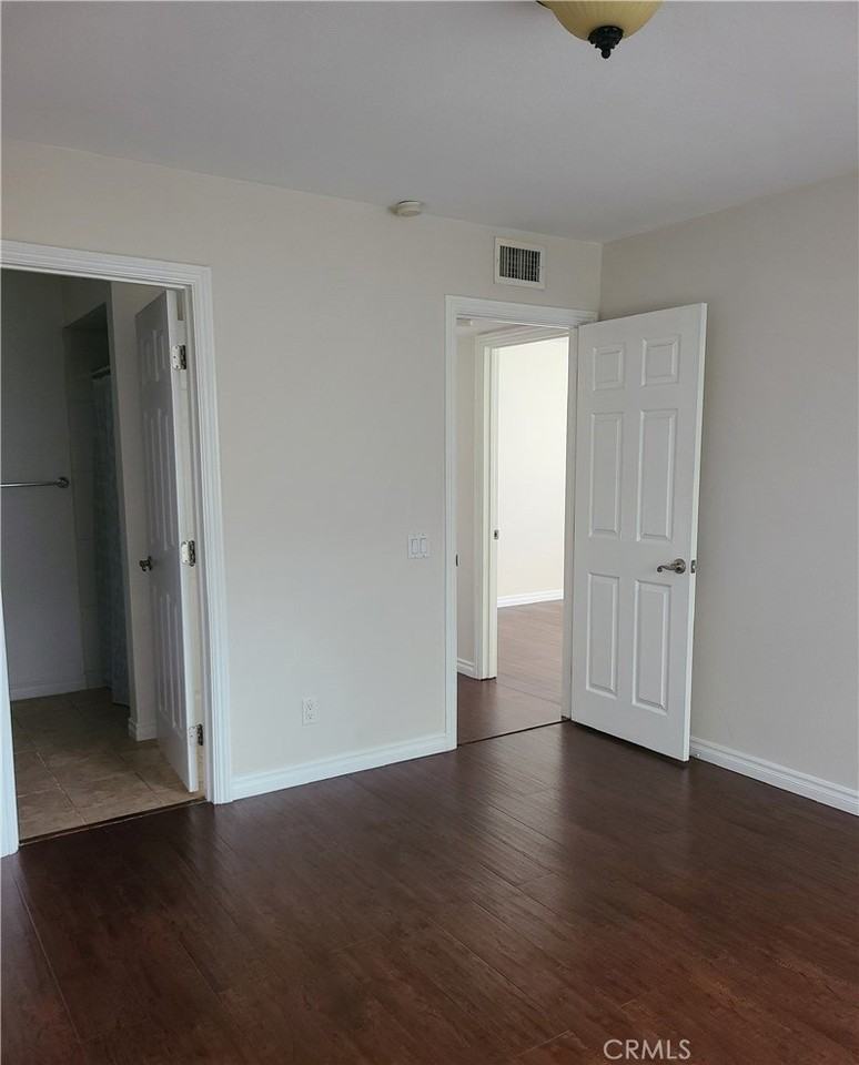 19041 Rockwood Dr - Photo 3 of 15