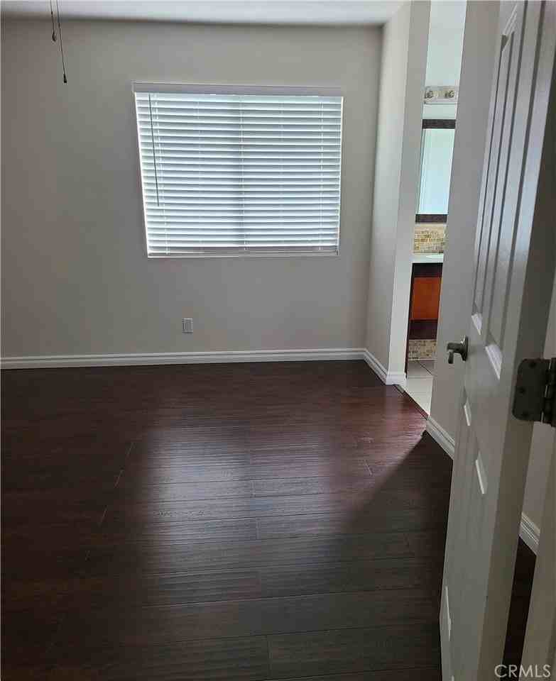 19041 Rockwood Dr - Photo 4 of 15