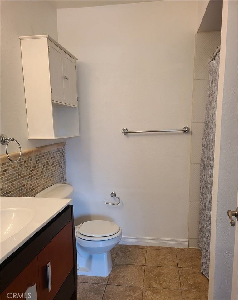 19041 Rockwood Dr - Photo 5 of 15