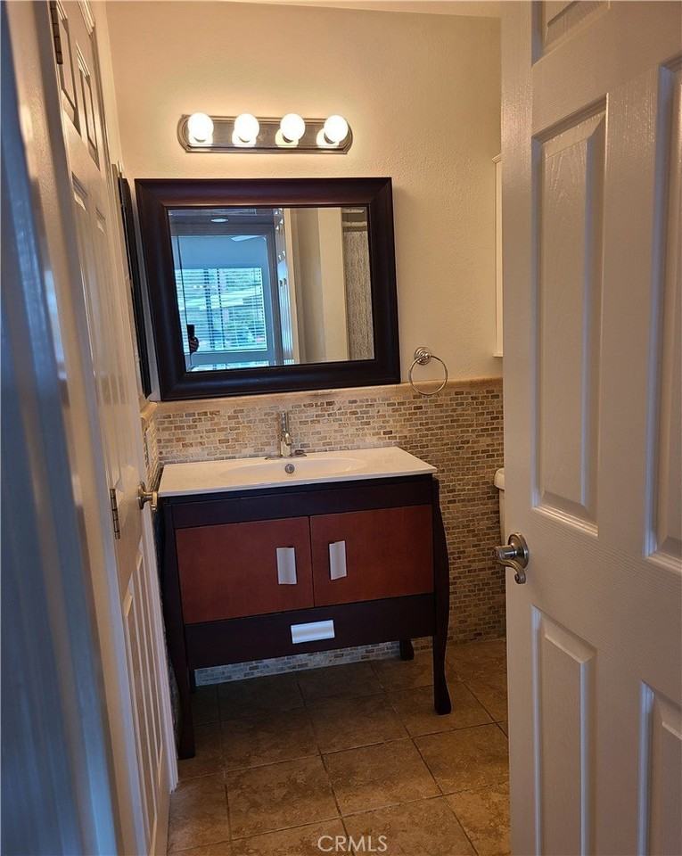 19041 Rockwood Dr - Photo 6 of 15