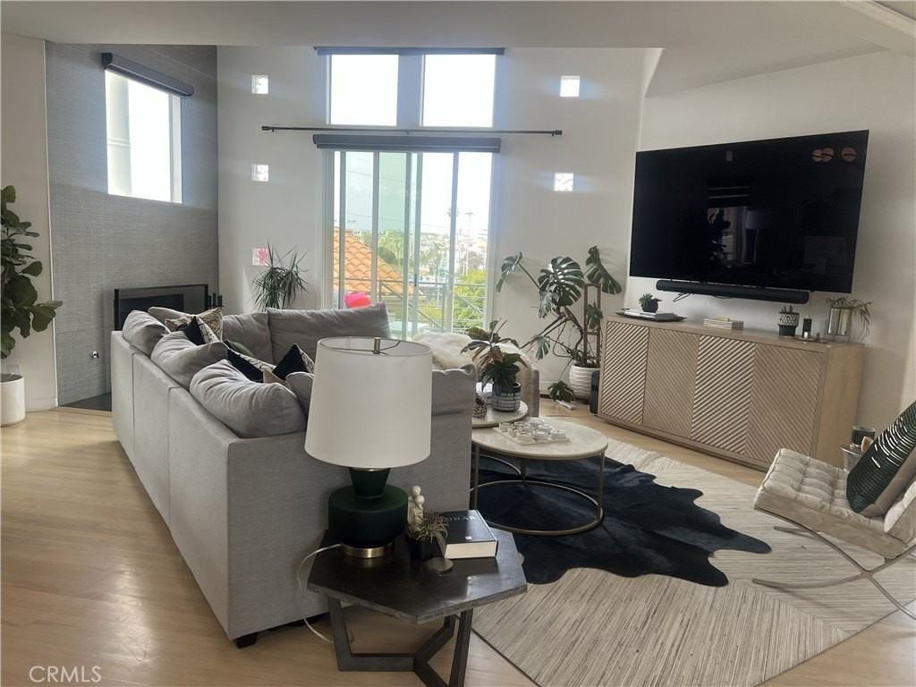 610 9th St #A - Photo 2 of 23