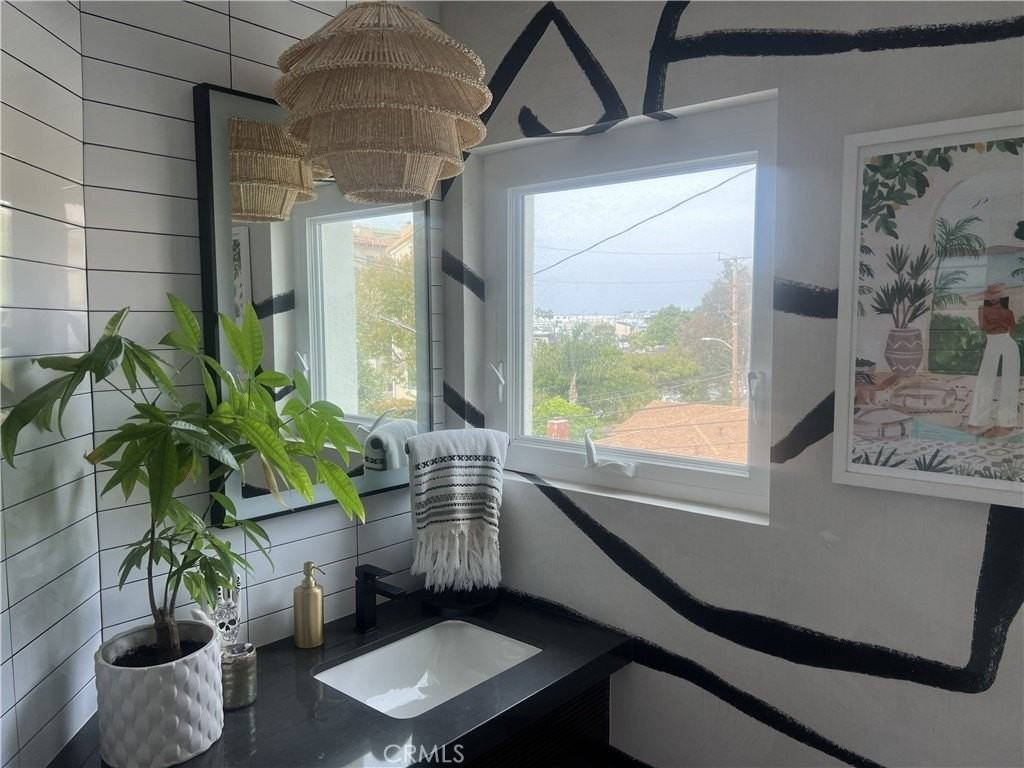 610 9th St #A - Photo 3 of 23