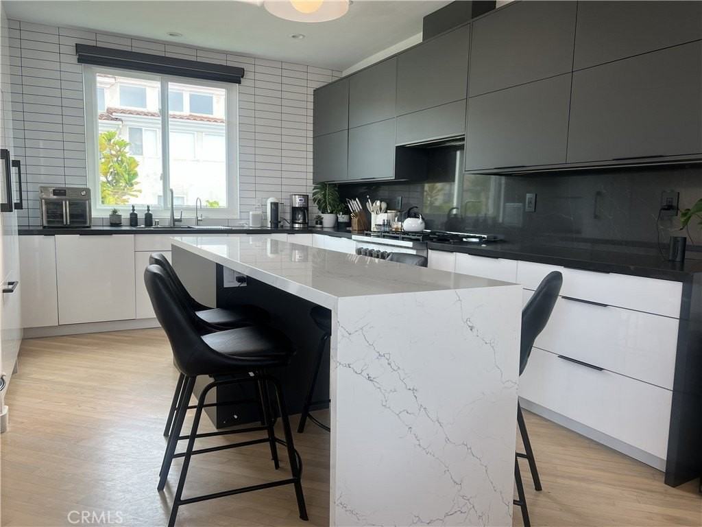 610 9th St #A - Photo 5 of 23