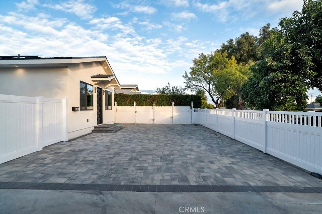 17425 Los Alimos St #17423 - Photo 3 of 31