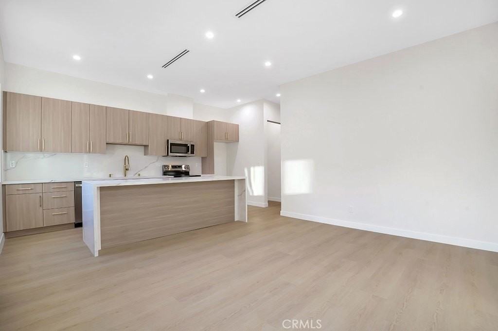 17425 Los Alimos St #17423 - Photo 5 of 31