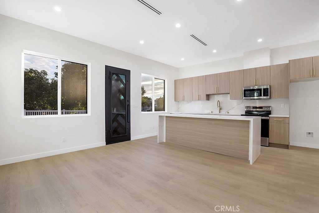 17425 Los Alimos St #17423 - Photo 6 of 31