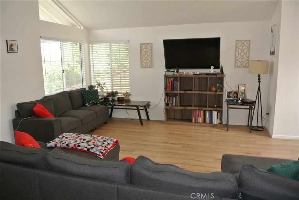 27702 Bridlewood Dr - Photo 7 of 34