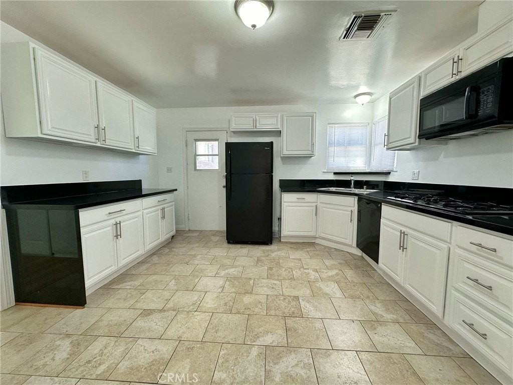 17516 Lemay St - Photo 3 of 7