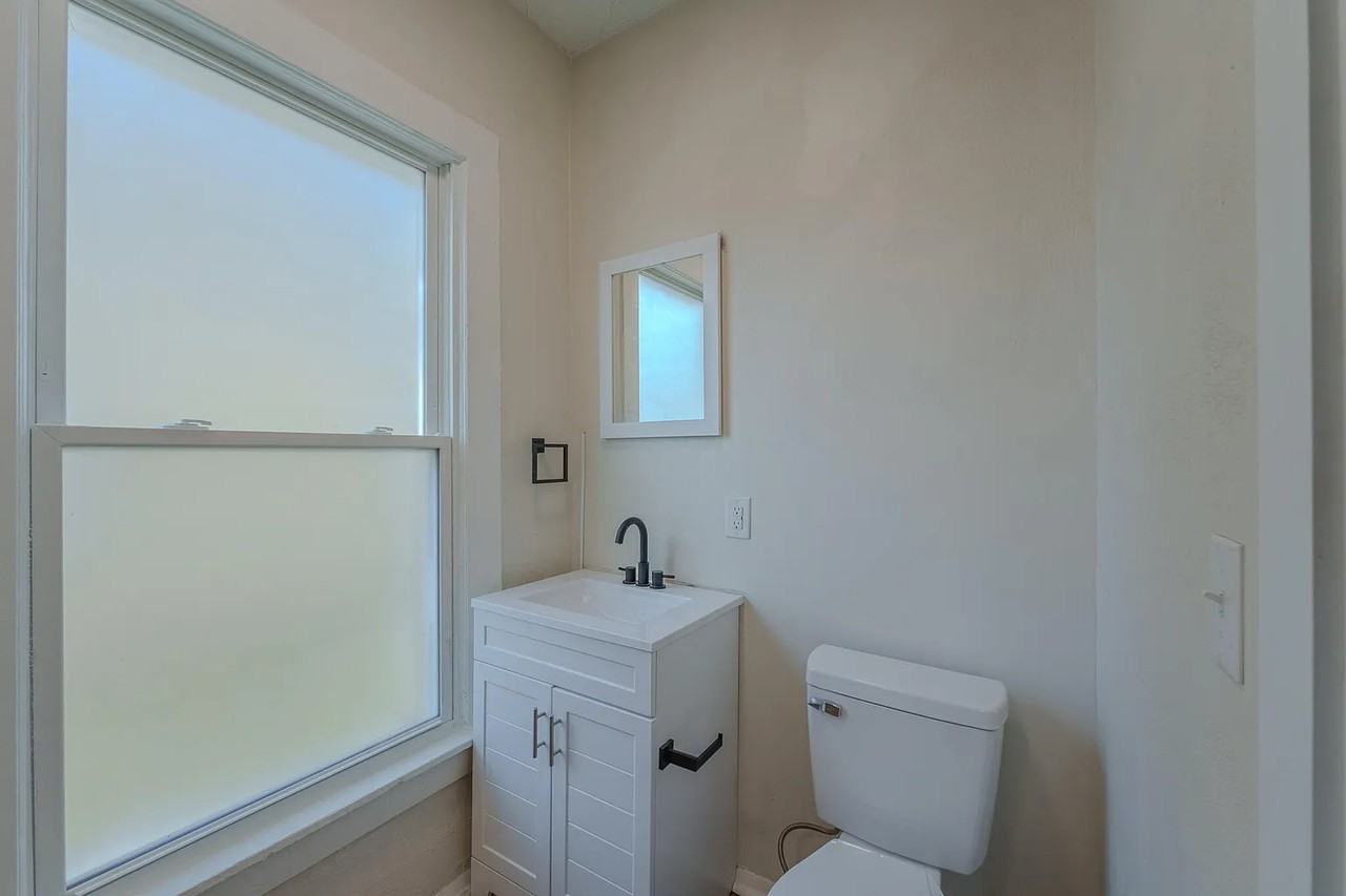 825 W Greene St #1 - Photo 6 of 9