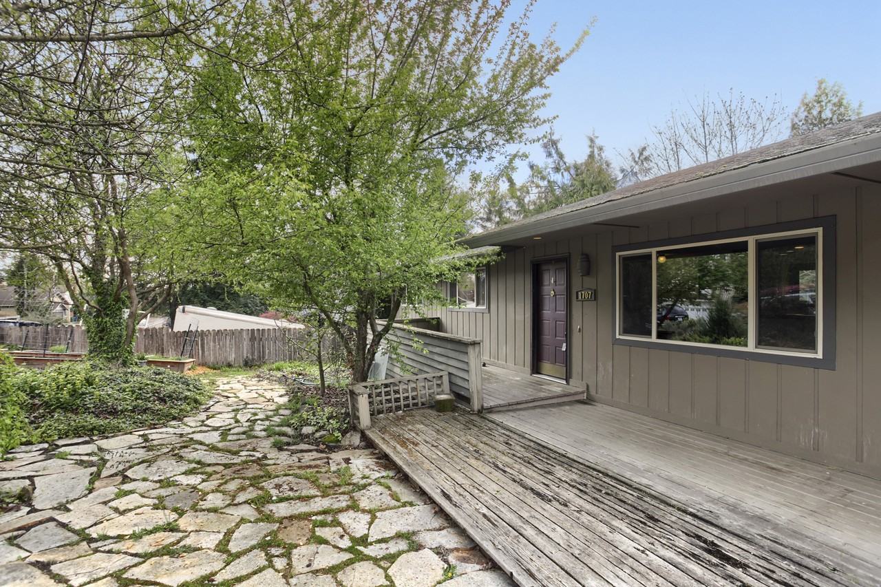 1707 Sw Binford Lake Pkwy #1 - Photo 3 of 33