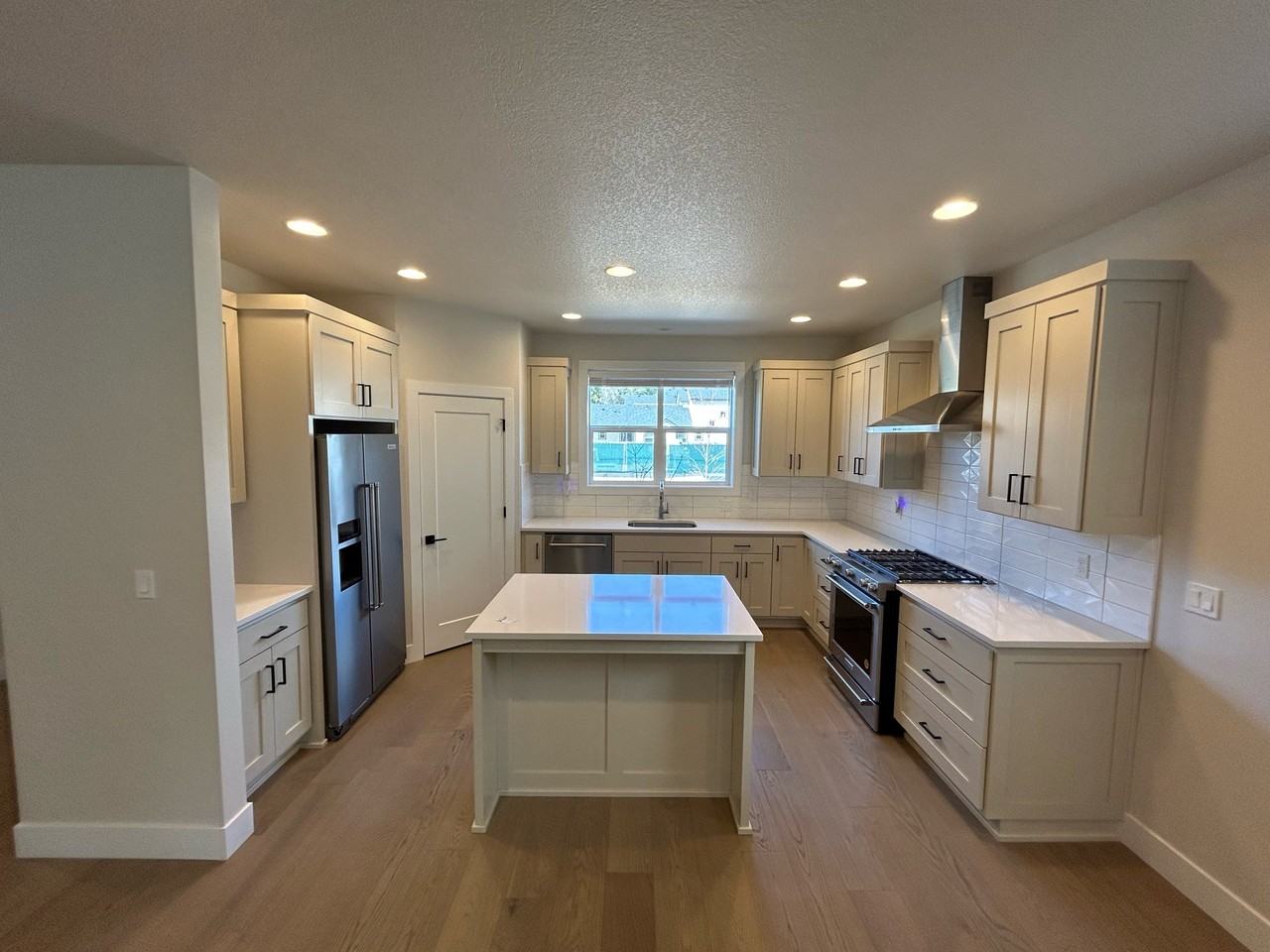 20211 Glen Vista Rd #1 - Photo 4 of 23