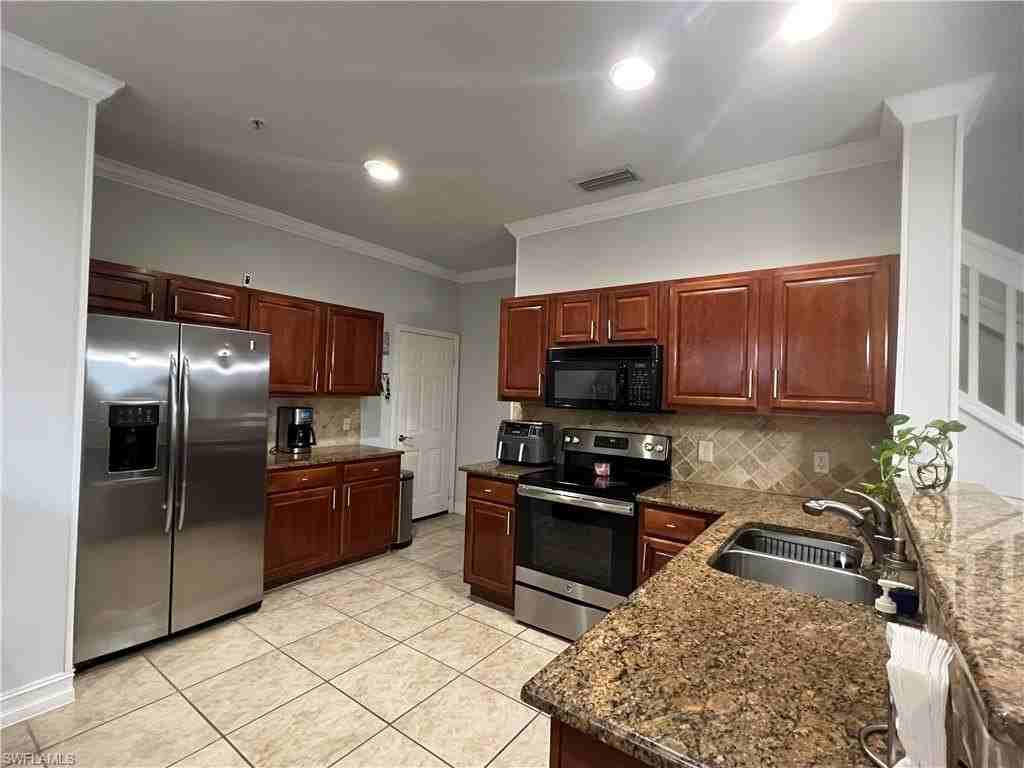 884 Hampton Cir Unit 159 - Photo 7 of 29