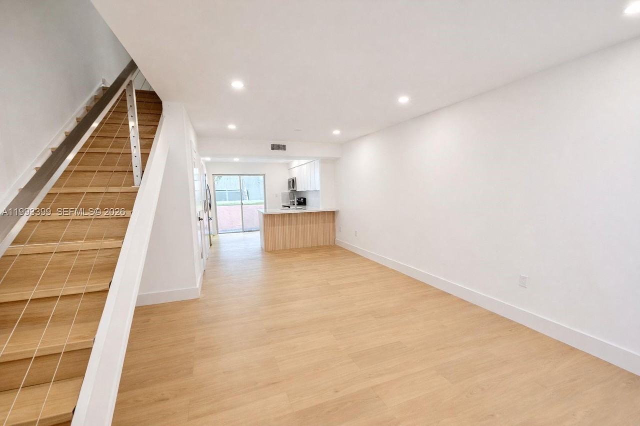 Michigan Ave - Photo 4 of 8