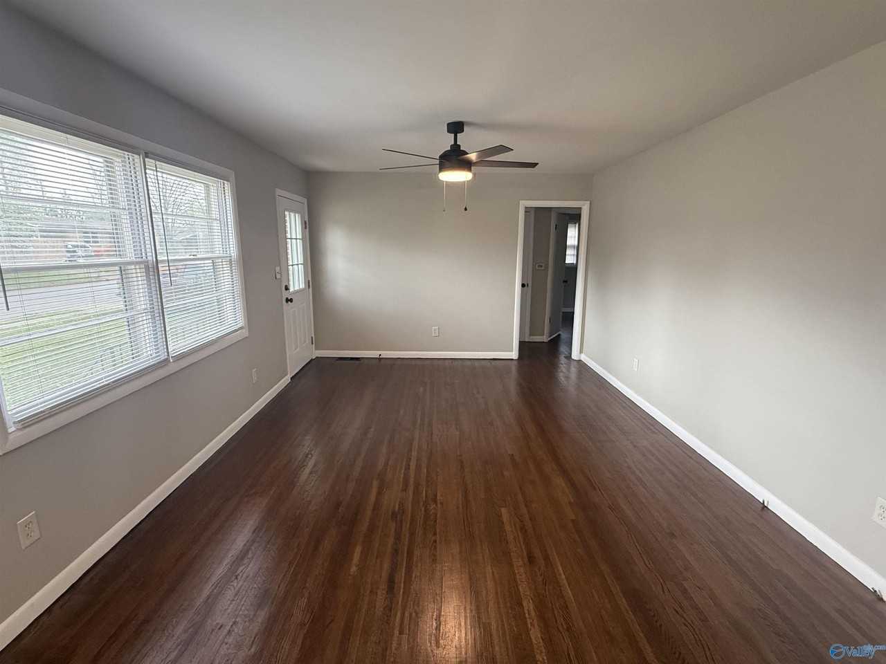 3218 Fairacres Rd Sw - Photo 3 of 13