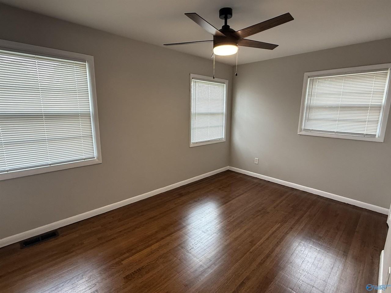 3218 Fairacres Rd Sw - Photo 7 of 13