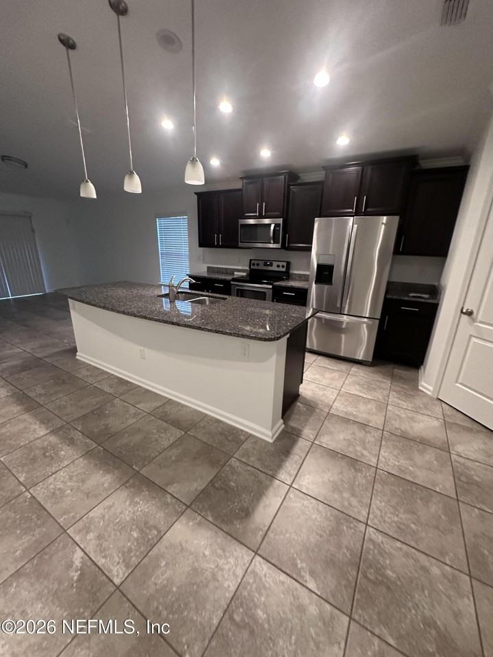 2720 Salt Lake Dr - Photo 2 of 12