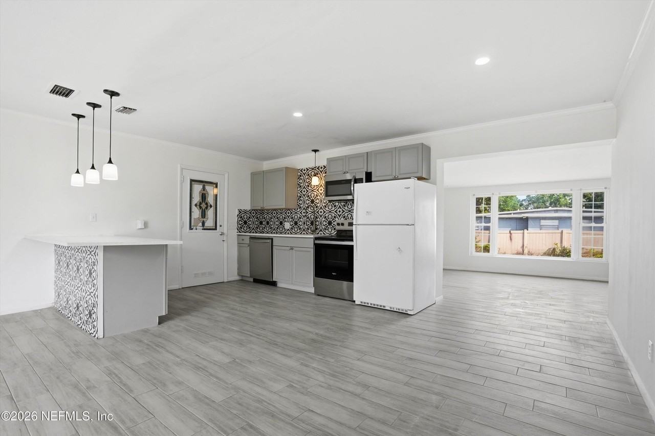 6713 Provost Rd N - Photo 4 of 23