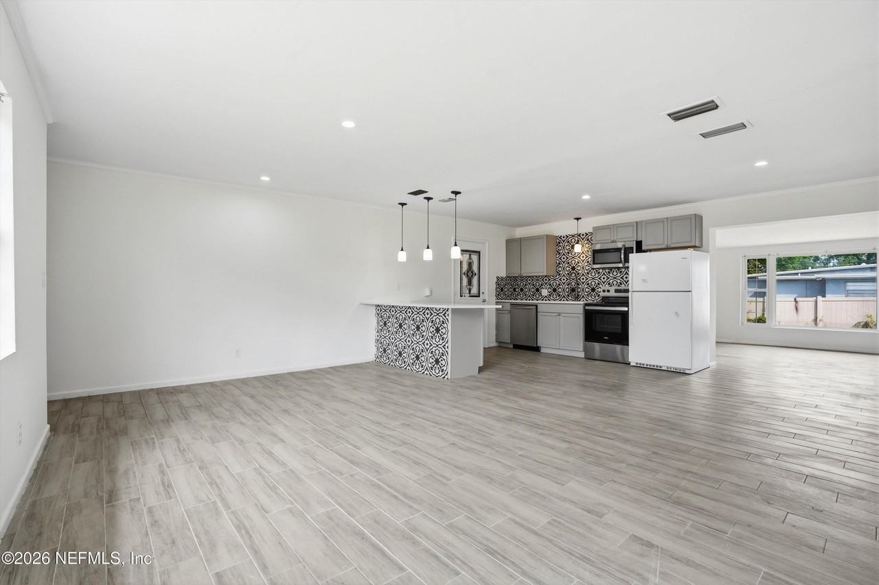 6713 Provost Rd N - Photo 7 of 23