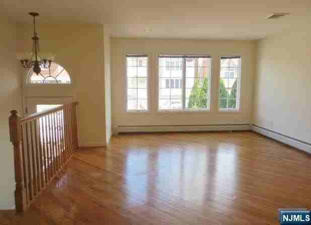 2345 Franklin St - Photo 3 of 14