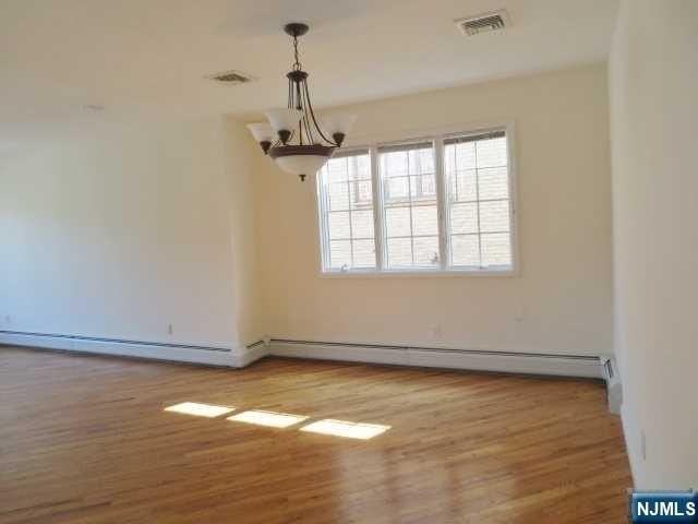 2345 Franklin St - Photo 4 of 14