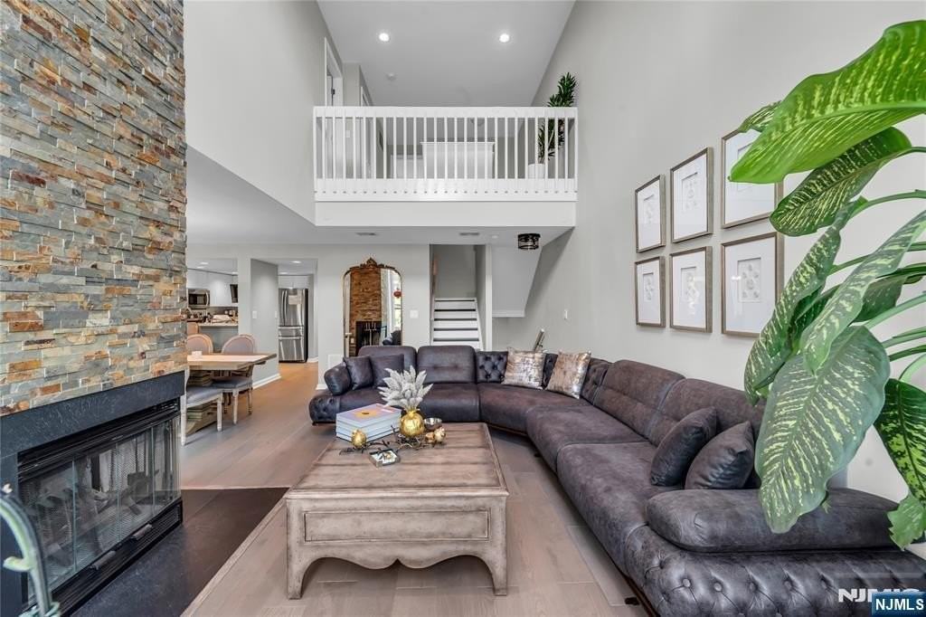 309 Hancock Ct - Photo 3 of 36