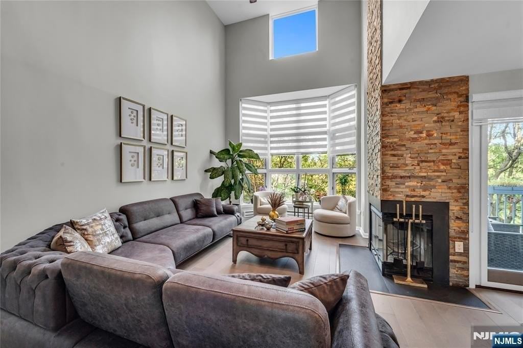 309 Hancock Ct - Photo 4 of 36