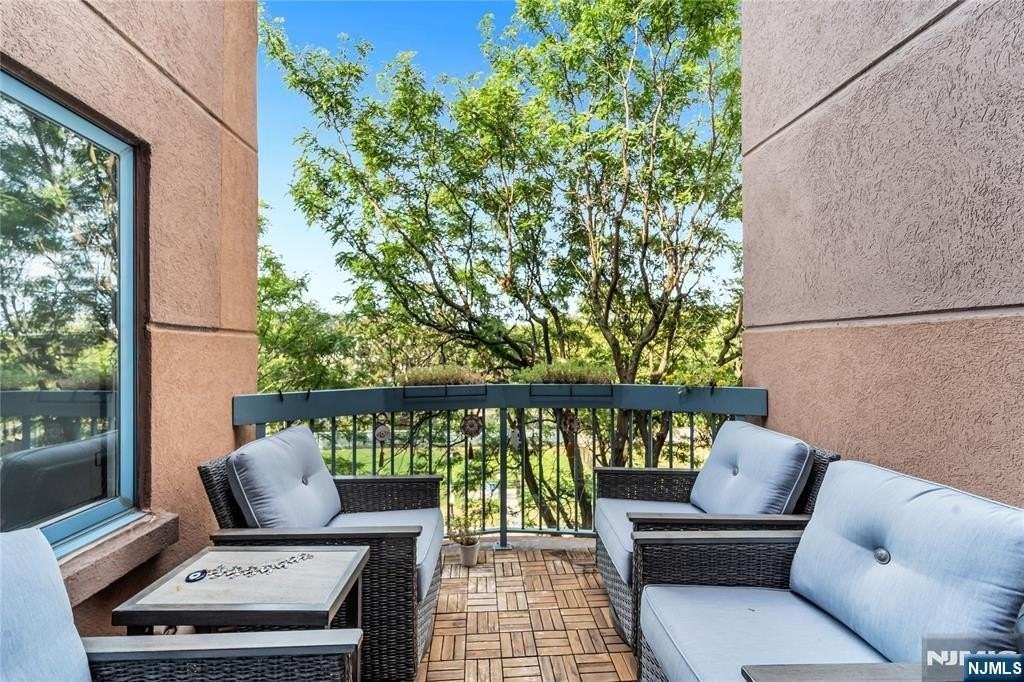 309 Hancock Ct - Photo 7 of 36