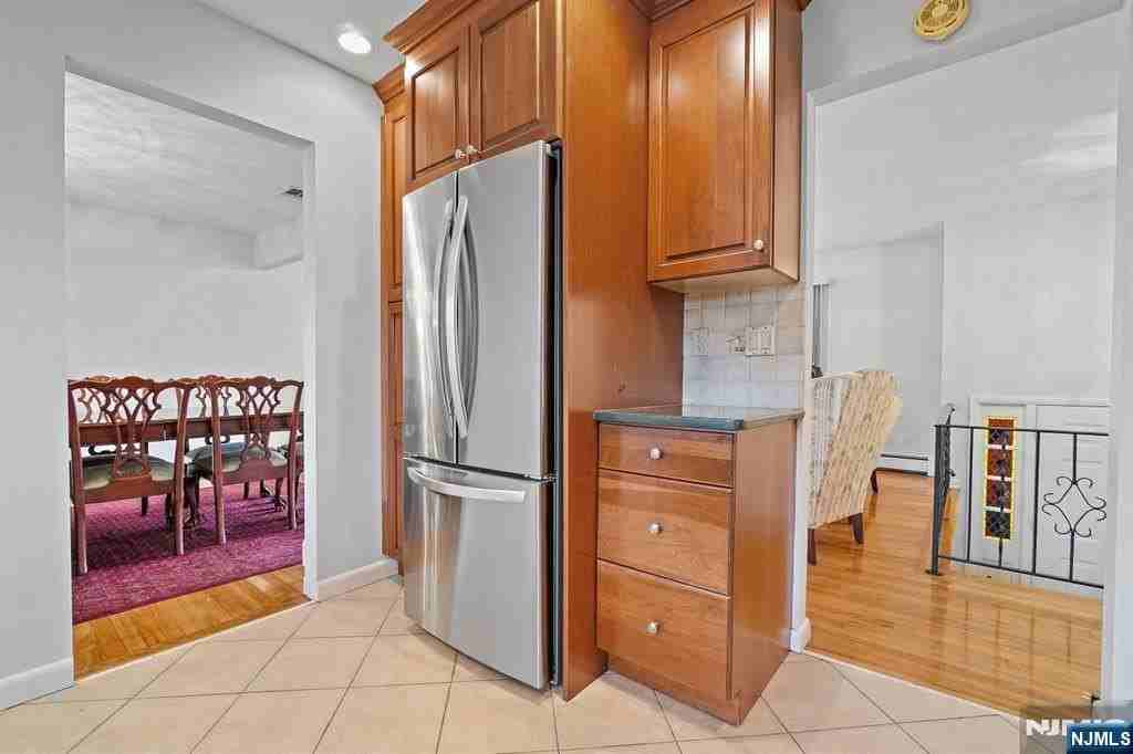 171 Hickory Ave - Photo 5 of 30