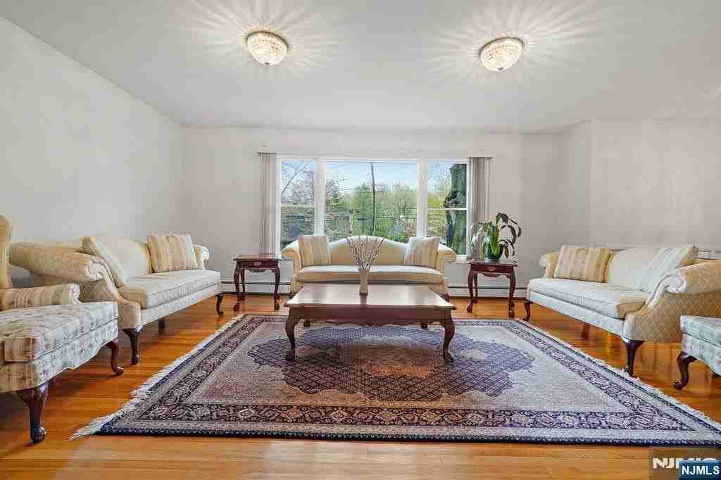 171 Hickory Ave - Photo 7 of 30