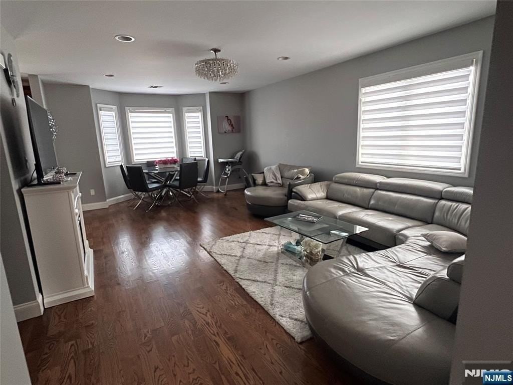 114 Grove Ave - Photo 4 of 12