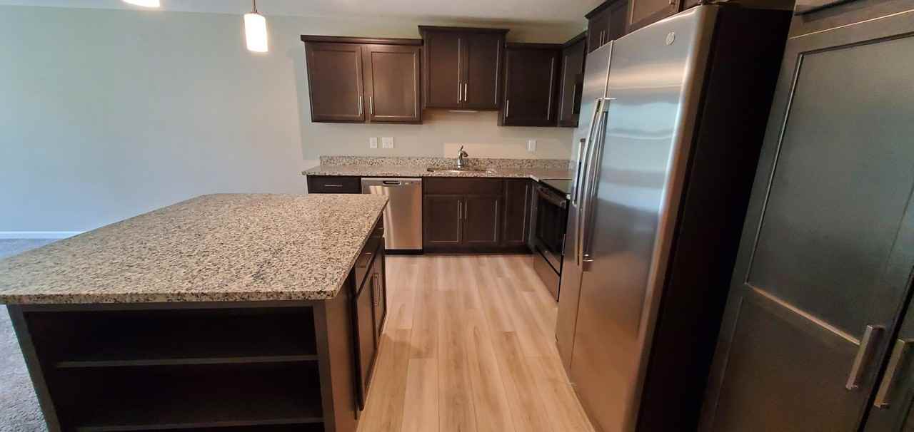 686 Daphne Way - Photo 5 of 31