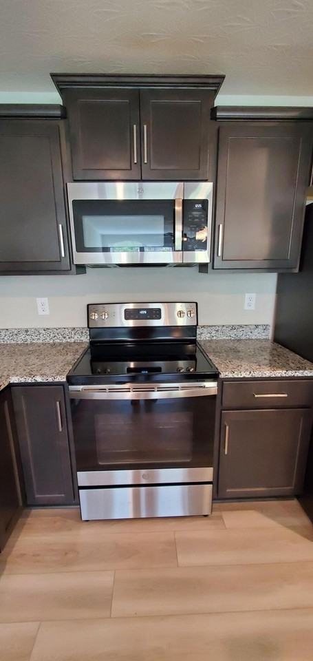 686 Daphne Way - Photo 6 of 31