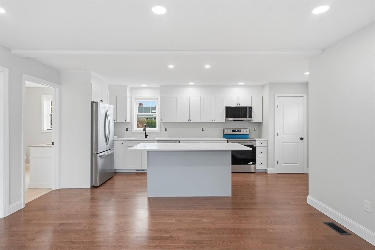 24 Daytona St - Photo 2 of 39