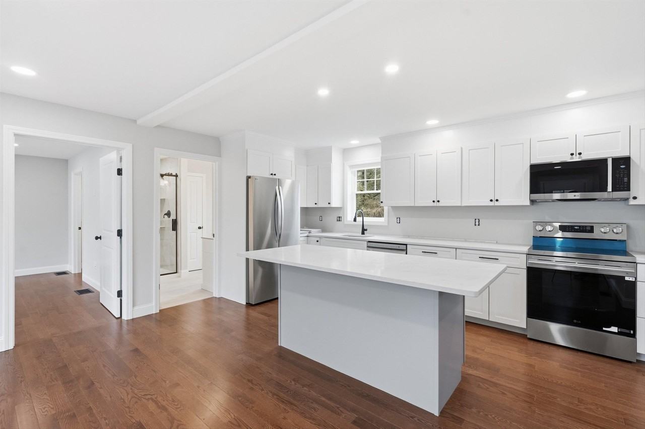 24 Daytona St - Photo 3 of 39