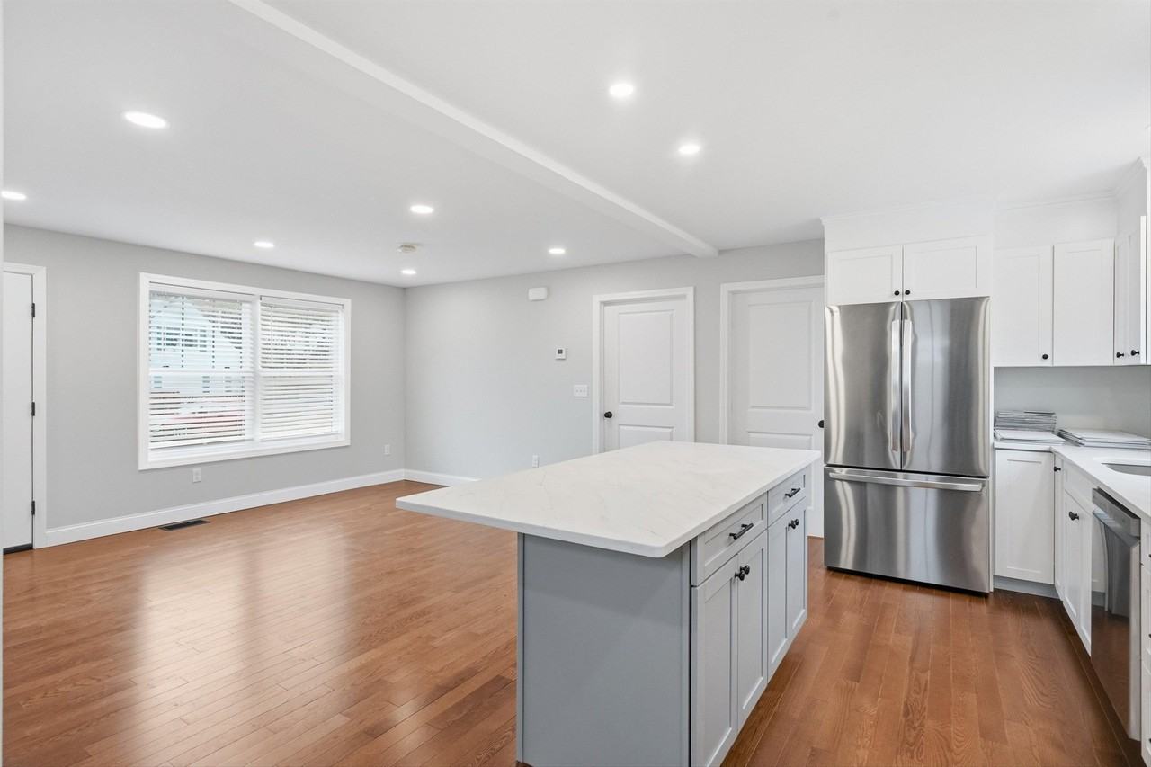 24 Daytona St - Photo 4 of 39