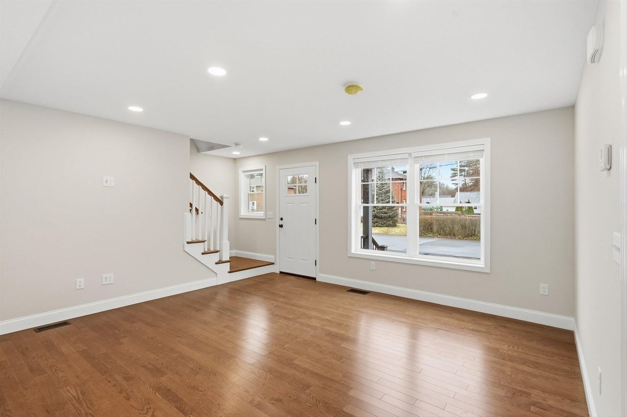 24 Daytona St - Photo 6 of 39