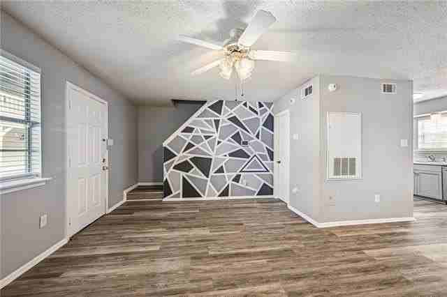 737 Heavens Dr #7 - Photo 4 of 15