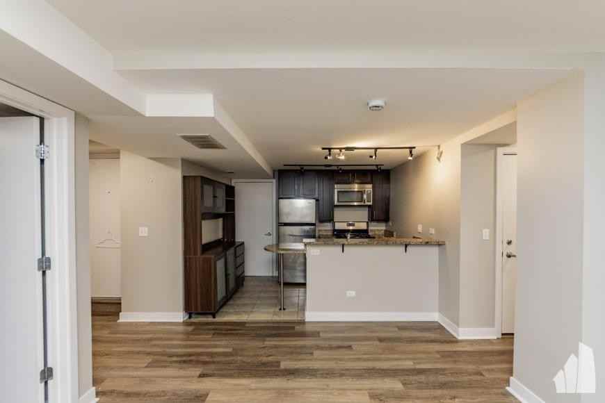 1912 N Lincoln Ave - Photo 2 of 10